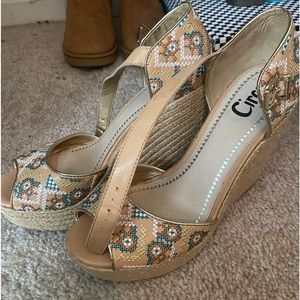 Size 7 embroidered tan heels Circus by Sam Edelman from belk